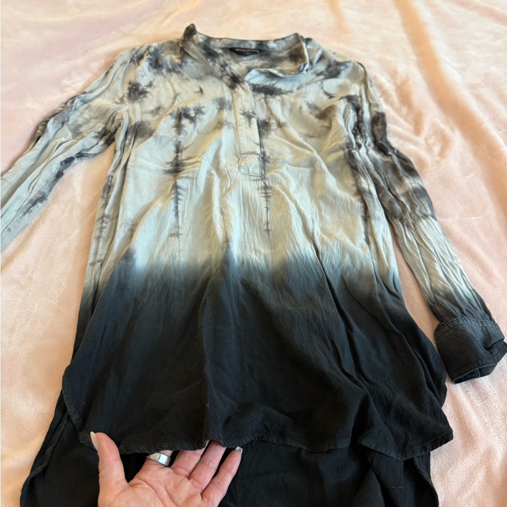 Rock & Republic Black and Gray Tie-Dye Shirt